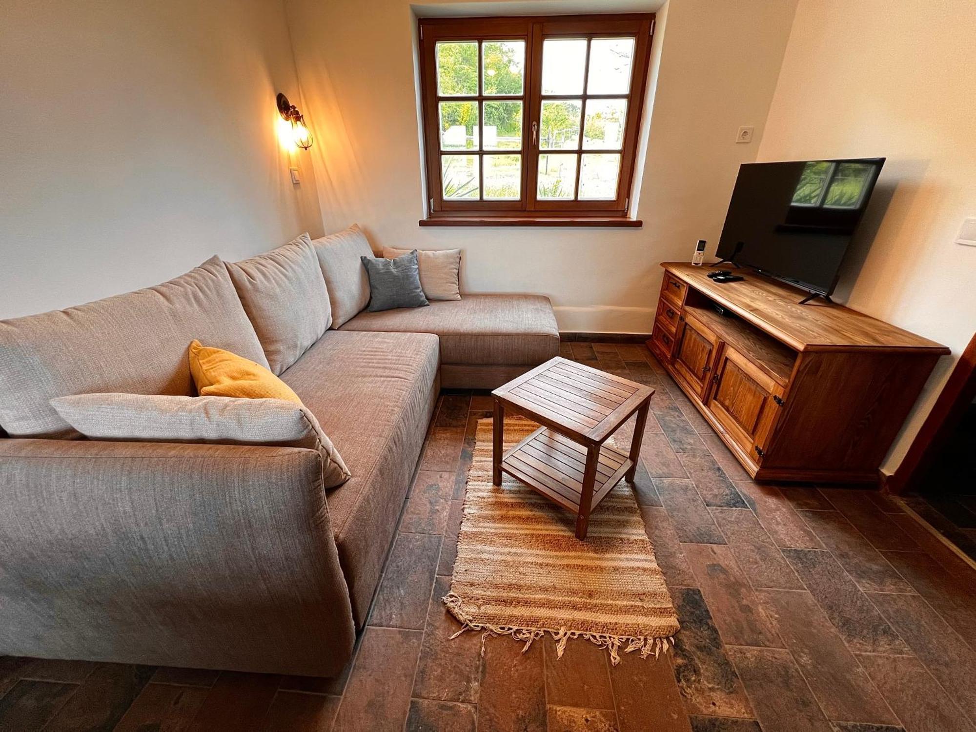 Bed and Breakfast Pilisi Lovas Major, Dorog Exterior foto