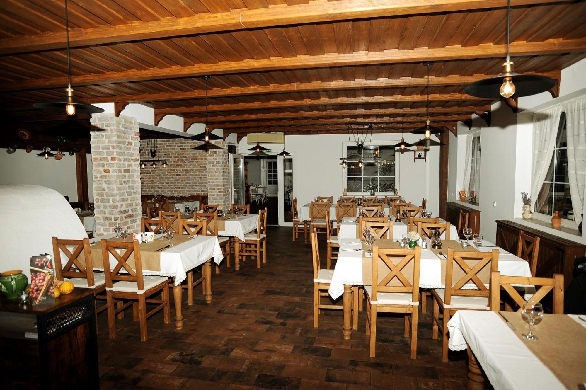 Bed and Breakfast Pilisi Lovas Major, Dorog Exterior foto