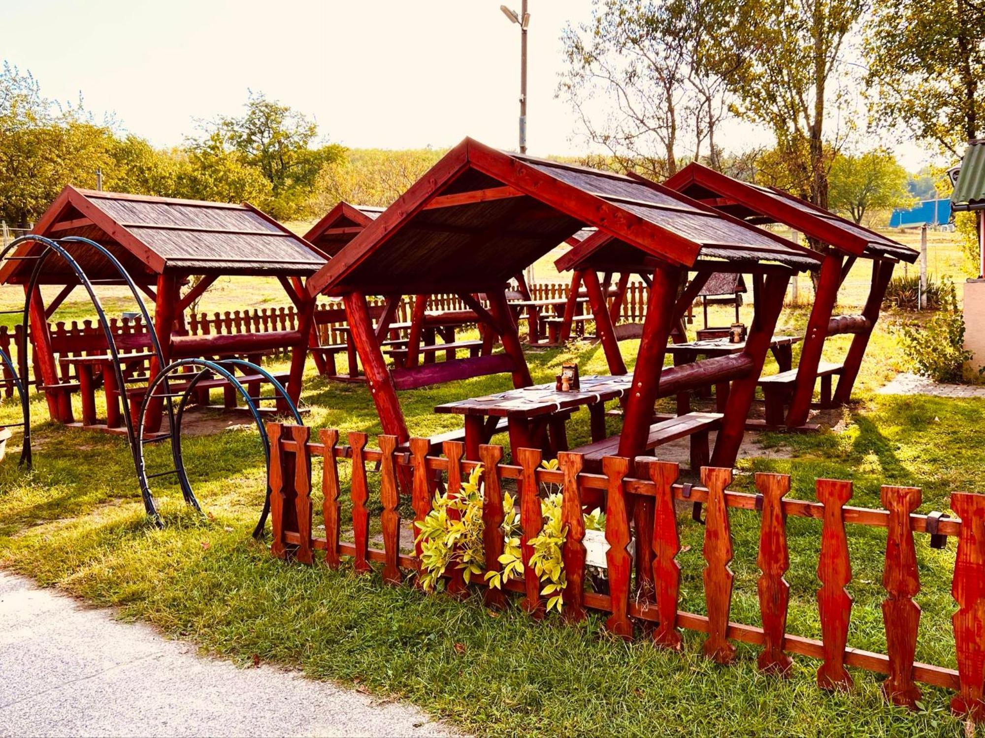Bed and Breakfast Pilisi Lovas Major, Dorog Exterior foto